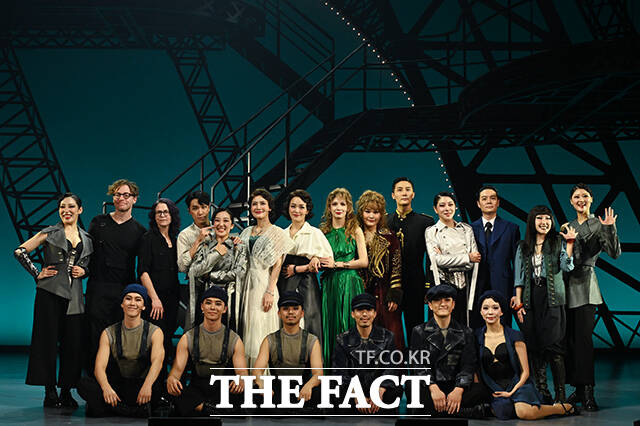 배우 조형균, 김민철, 김선영, 박혜나, 린아, 손승연, 김혜미, 김우형(왼쪽부터)이 26일 오후 서울 강남구 코엑스아티움 우리은행홀에서 열린 뮤지컬 '렘피카' 프레스콜 행사에서 포토타임을 갖고 있다. /김성렬 기자