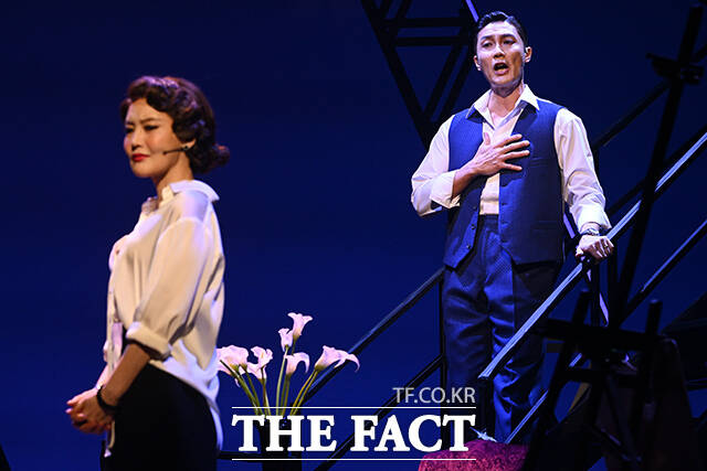 배우 조형균, 김민철, 김선영, 박혜나, 린아, 손승연, 김혜미, 김우형(왼쪽부터)이 26일 오후 서울 강남구 코엑스아티움 우리은행홀에서 열린 뮤지컬 '렘피카' 프레스콜 행사에서 포토타임을 갖고 있다. /김성렬 기자