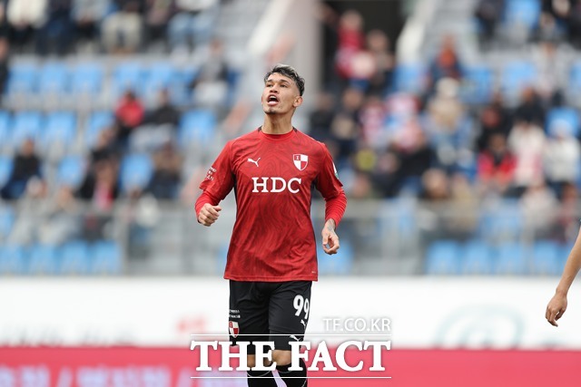 부산 공격을 이끌고 있는 크리스찬./K리그