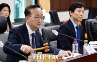  북한이탈주민 보호 및 정착지원협의회 회의 주재하는 김남중 통일부 차관 [포토]