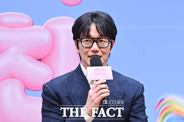 '더 시즌즈-성시경의 고막남친'은 27일 오후 10시 첫 방송한다. /서예원 기자