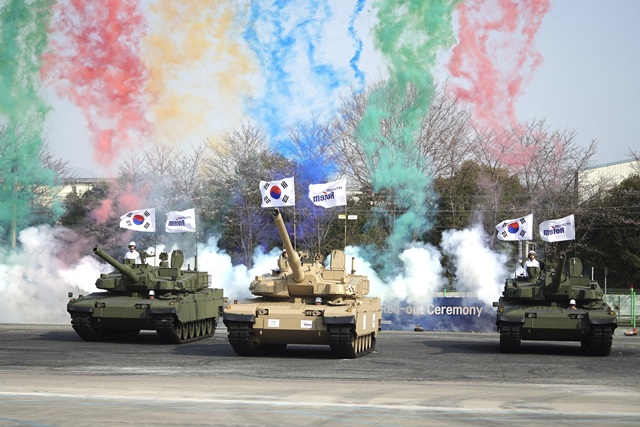 26일 경남 창원공장에서 열린 중동형 K2 전차(K2ME) 출하식에서 수출형 K2 전차가 공개 되고 있다. /현대로템