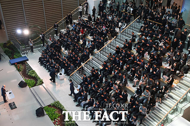 이날 열린 개항 25주년 기념식에서 기념사하는 김범호 사장직무대행.