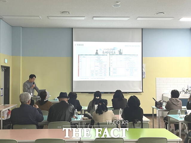 아산시의 제65회 성웅 이순신축제 관광안내종사자 교육 진행 모습. /아산시