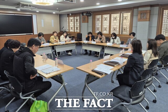 나주시가 지난 23일 11개 기관 장기요양기관을 대상으로 지정갱신 관련 사전 간담회를 실시하고 있다. /나주시