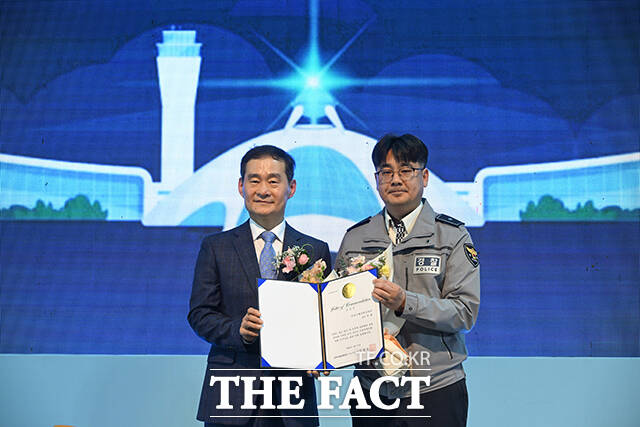 이날 열린 개항 25주년 기념식에서 기념사하는 김범호 사장직무대행.