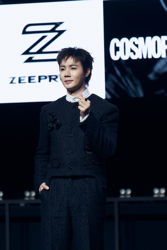 태국 멀티테이너 지 프룩이 27일 오후 서울 서대문구 예스24원더로크홀에서 개최한 코스모폴리탄 샤인 프로젝트 주인공 선정 기념 기자 간담회에 참석해 포즈를 취하고 있다./JX