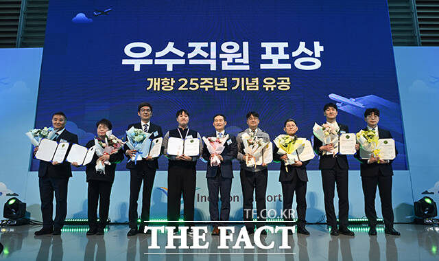 이날 열린 개항 25주년 기념식에서 기념사하는 김범호 사장직무대행.