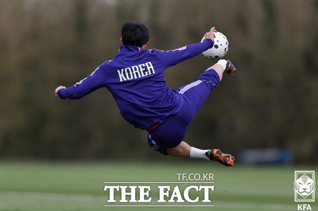 크트디부아르와 평가전을 앞두고 슈팅 훈련을 하고 있는 오현규./밀턴 케인스=KFA