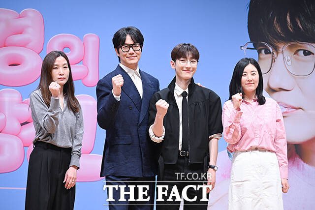 손자연 PD, 가수 성시경, 밴드 마스터 정동환, 정미영 PD(왼쪽부터)가 27일 '더 시즌즈-성시경의 고막남친' 제작발표회에 참석해 다양한 얘기를 나눴다. /서예원 기자