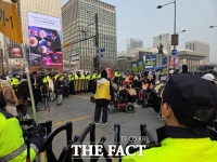  전장연 '버스 탑승 시위'로 출근길 광화문 일대 혼잡