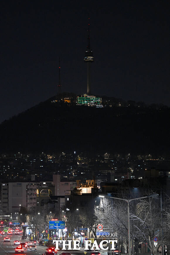 불 꺼진 국회의사당.