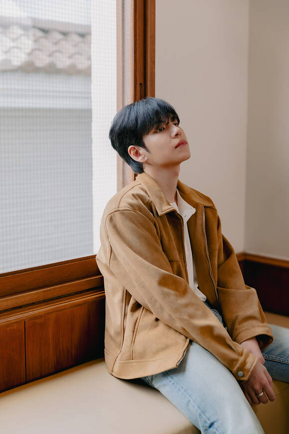 원필은 자신과 데이식스 모두 록스타보다는 팝스타에 가깝게 생각한다고 밝혔다./JYP엔터테인먼트