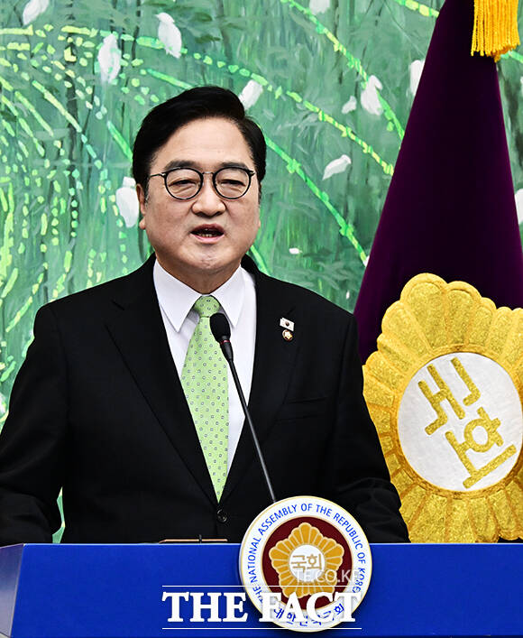 지난 10일 오전 서울 여의도 국회에서 긴급 기자회견을 열고 개헌 관련 입장문을 발표하는 우원식 국회의장. /배정한 기자