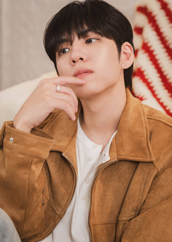 원필은 'Unpiltered'에서 데이식스는 물론 자신의 전작과도 다른 전혀 새로운 음악을 들려주기 위해 노력했다고 밝혔다./JYP엔터테인먼트