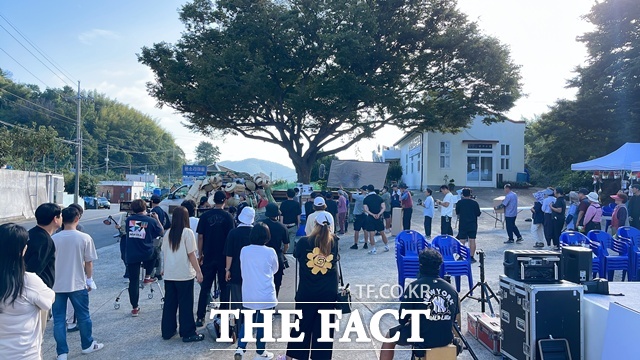 거제 하청면 연구마을 드라마 촬영장 모습 /거제시