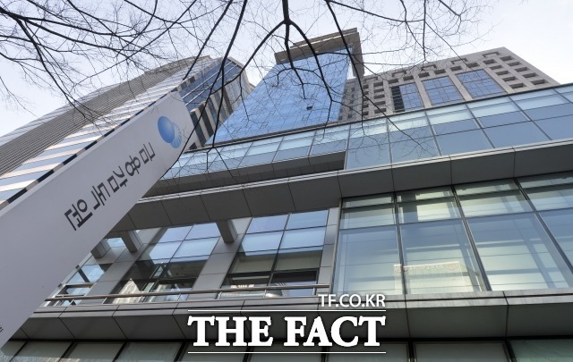 금융감독원은 30일 상장사 대주주·임원 등이 보유주식을 공시하는 '지분공시제도' 위반 사례가 반복되고 있다며 주의를 당부했다. /더팩트 DB