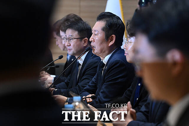 정청래 더불어민주당 대표가 30일 오전 서울 여의도 국회 의원회관에서 열린 서울 현장 최고위원회의에 참석해 모두발언을 하고 있다. /국회=서예원 기자