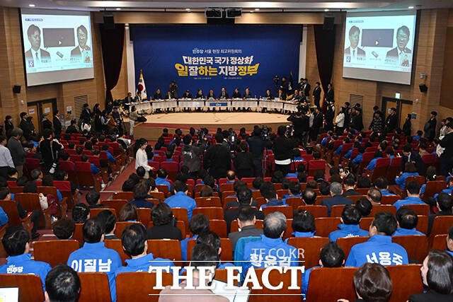 정청래 더불어민주당 대표가 30일 오전 서울 여의도 국회 의원회관에서 열린 서울 현장 최고위원회의에 참석해 모두발언을 하고 있다. /국회=서예원 기자