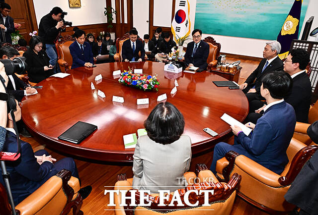 '초당적 개헌추진을 위한 제정당 2차 연석회의'