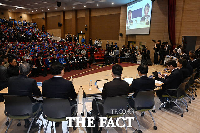 정청래 더불어민주당 대표가 30일 오전 서울 여의도 국회 의원회관에서 열린 서울 현장 최고위원회의에 참석해 모두발언을 하고 있다. /국회=서예원 기자