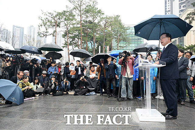 '지금 대구에 필요한 사람' 대구시장 출마선언 한 김부겸 전 총리.
