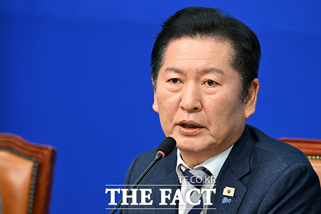 민주당은 30일 '윤석열 정치 검찰 조작 기소 제보센터'를 운영하기로 했다고 밝혔다. 사진은 정청래 민주당 대표. /남용희 기자