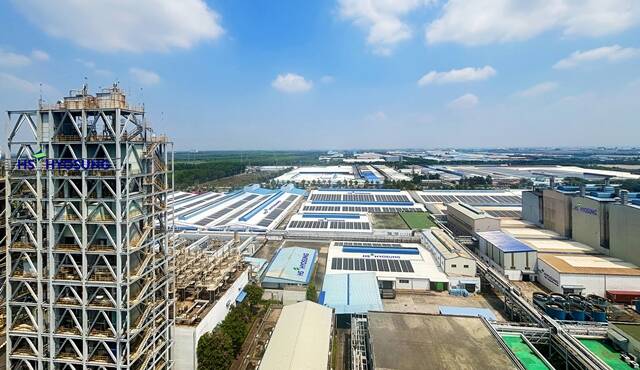 HS효성첨단소재는 베트남 동나이성 연짝 공단 내 베트남법인에 총 17.5㎿p 규모의 태양광 발전설비를 구축했다고 30일 밝혔다. 사진은 베트남법인 공장 전경. /HS효성