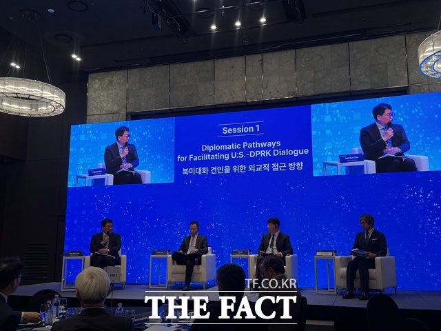 30일 서울 중구 더플라자호텔에서 '북미대화 견인을 통한 한반도 평화체제 정착'을 주제로 한 컨퍼런스가 열렸다. 사진은 최종건 연세대 교수(전 외교부 제1차관)의 사회로 진행된 제1세션 '북미대화 견인을 위한 외교적 접근 방향' 관련 내용으로 토론이 진행 중인 모습. /중구=정소영 기자