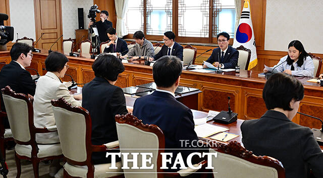 김민석 국무총리가 30일 오후 서울 종로구 정부서울청사에서 열린 반려동물 정책위원회에 참석해 모두발언을 하고 있다. /임영무 기자