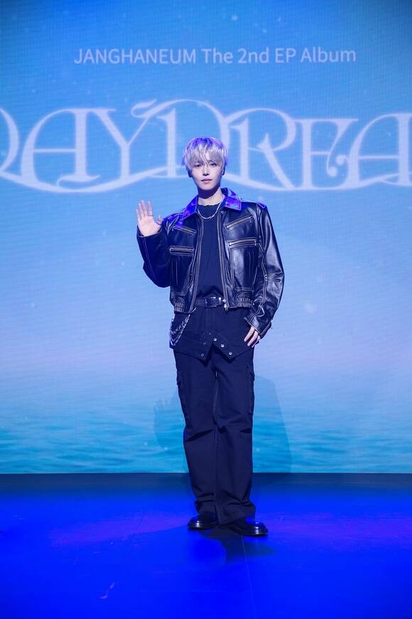 장한음은 이번 'WANNA' 활동으로 '정말 잘하는 아티스트'라는 이야기를 듣는 게 목표라고 밝혔다./ES NATION