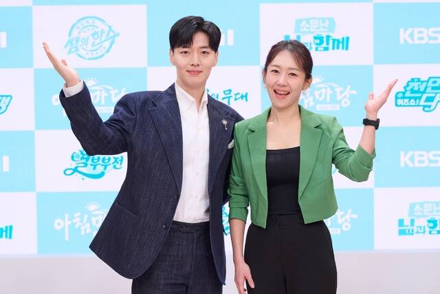 아나운서 박철규(왼쪽)와 엄지인이 개편 후에도 KBS1 시사교양 프로그램 '아침마당'의 MC를 맡는다. /KBS