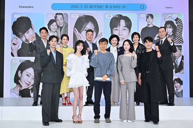 배우 윤다훈 문희경 선우재덕 김혜옥 이상숙 정호빈 정윤 윤다영, 이재상 감독, 배우 엄현경 윤종훈(왼쪽 위부터 시계방향)이 30일 오후 2시 온라인으로 진행된 KBS1 새 일일드라마 '기쁜 우리 좋은 날' 제작발표회에 참석해 다양한 이야기를 나눴다. /KBS1