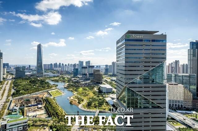 산업통상부는 30일 제147차 경제자유구역위원회를 열고 ‘2025년도 경제자유구역 성과평가 개선방안 및 운영계획’을 확정하고 관련 규정 개정안을 의결했다. 인천경제자유구역 G타워 전경/ 더팩트 DB