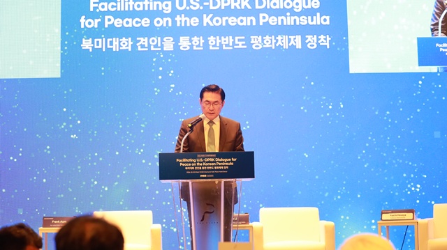 북미 간 대화 재개 방법과 남북 교착 관계 완화 방안이 국가안보전략연구원(INSS) 컨퍼런스에서 논의됐다. 사진은 컨퍼런스에 참석한 정연두 외교부 외교전략정보본부장이 축사하는 모습. /통일부