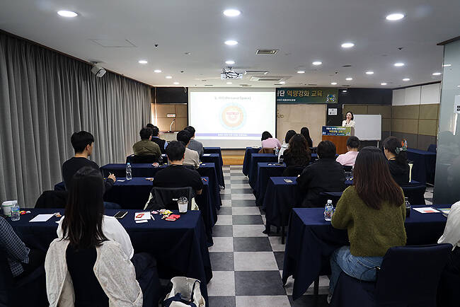 안동시는 26일부터 이틀간 부산 해운대구 일원에서 글로벌 안동 공무원 통역지원단 역량 강화 실무교육을 실시했다. /안동시