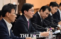  중동상황 관련 금융권 간담회 갖는 이억원 금융위원장 [포토]