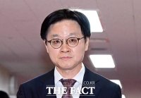  국무회의 입장하는 김정관 산업통상부 장관 [포토]