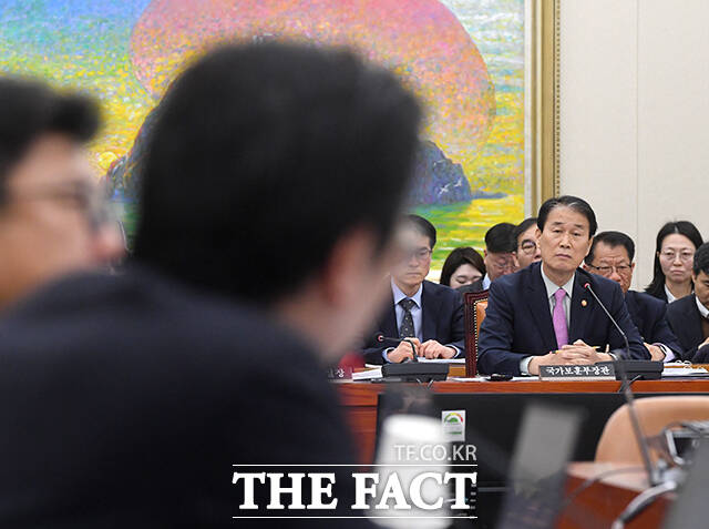 강민국 국회 정무위원회 국민의힘 간사가 31일 오전 서울 여의도 국회에서 열린 정무위원회 전체회의에 참석해 김부겸 전 국무총리의 대구시장 출마 기자회견 참석한 권오을 국가보훈부 장관을 비판하고 있다. /국회=박상민 기자