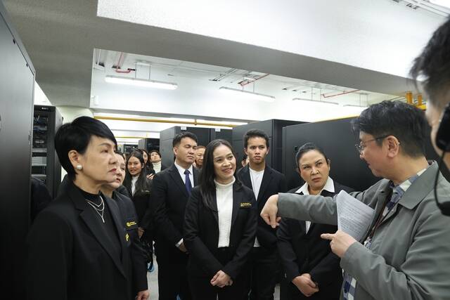 태국 경찰병원 신협 방문단이 30일 신협 IT센터 및 신협연수원 주요 시설을 둘러보고 있다. /신협중앙회