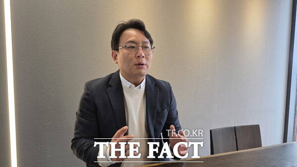 유지곤 조국혁신당 대전시 서구청장 예비후보가 30일 대전시 서구 둔산동의 한 카페에서 <더팩트>와 인터뷰를 진행하고 있다. /정예준 기자