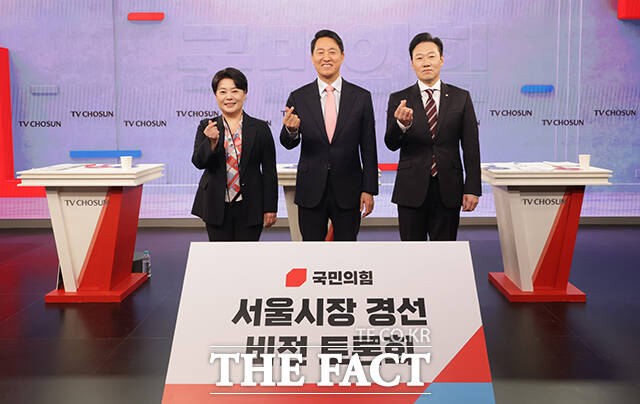 국민의힘 윤희숙, 오세훈, 박수민 서울특별시장 경선 후보(왼쪽부터)가 31일 오후 서울 중구 TV조선 스튜디오에서 열린 국민의힘 6·3 지방선거 서울특별시장 경선 비전토론회에 참석하고 있다. /국회사진기자단