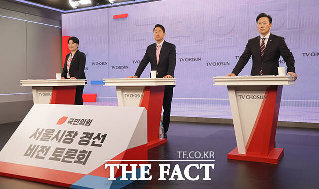 국민의힘 윤희숙, 오세훈, 박수민 서울특별시장 경선 후보(왼쪽부터)가 31일 오후 서울 중구 TV조선 스튜디오에서 열린 국민의힘 6·3 지방선거 서울특별시장 경선 비전토론회에 참석하고 있다. /국회사진기자단