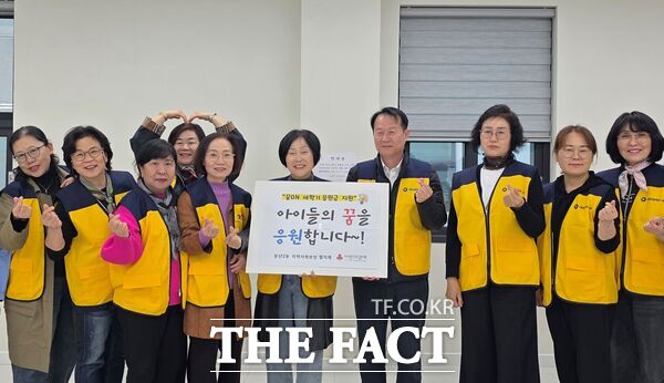 대전시 서구 둔산2동 지역사회보장협의체가 30일 저소득 가정의 고등학교 3학년 학생에게 '꿈ON 새 학기 응원금'을 지원했다. /대전시 서구