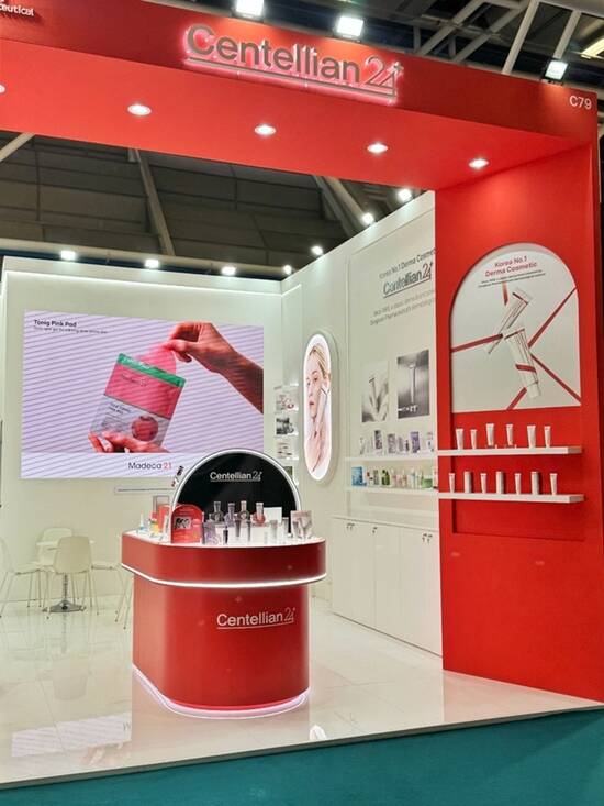 동국제약 센텔리안24가 세계 최대 뷰티 전시회 '코스모프로프 볼로냐' 단독 부스로 참가했다. 사진은 센텔리안24의 부스. /센텔리안24