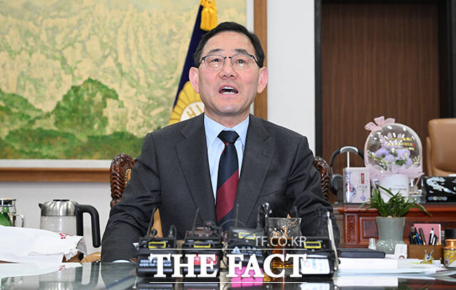 국회부의장인 주호영 의원이 지난해 3월 4일 국회에서 국민의힘 헌법개정특별위원회 출범 기자간담회를 열고 발언하는 모습. /박헌우 기자