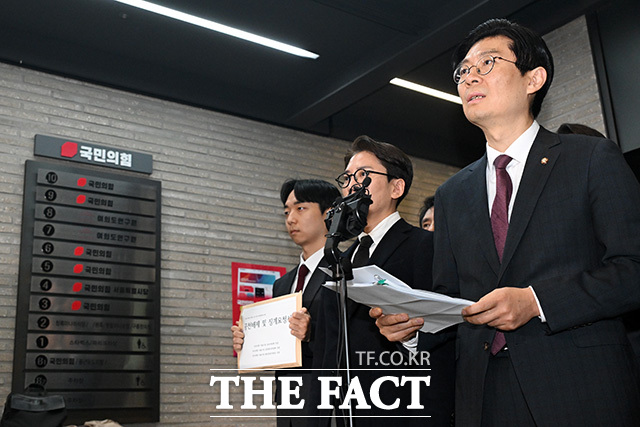 입장 밝히는 조정훈 국민의힘 의원.