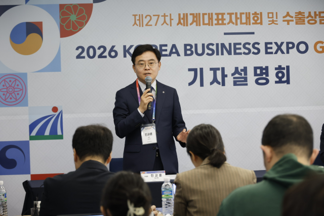 진교훈 강서구청장이 31일 '2026 코리아 비즈니스 엑스포 강서' 기자설명회에서 질문에 답하고 있다. /강서구
