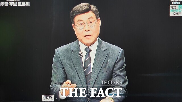 김영규 여수시장 예비후보가 30일 KBC 광주방송으로 생중계된 더불어민주당 여수시장 예비경선 첫 합동토론회에서 발언하고 있다. /KBC 방송 캡처