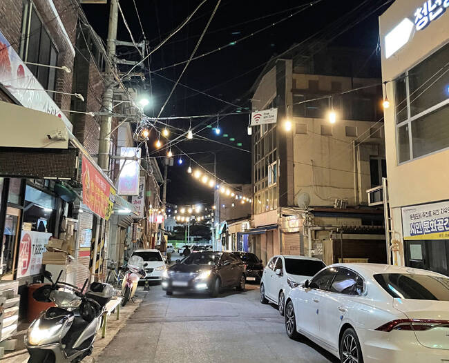 경북전문대학교 인근 학사골목 야경 /영주시